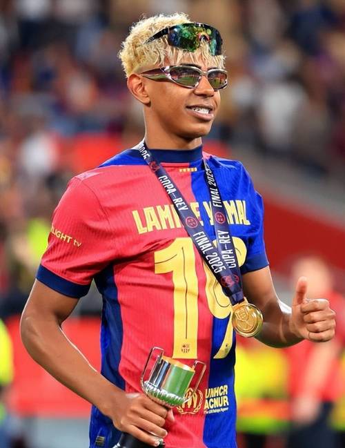 湖人客场逆转鹈鹕，东契奇30分10助攻詹姆斯贡献30分助力胜利