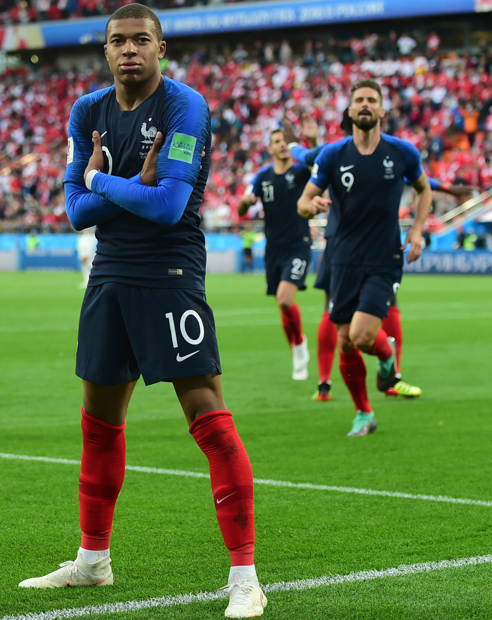 夏季赛冠军之夜！AJ·Dodo紫禁之巅三连冠开启电竞绿茵王朝！