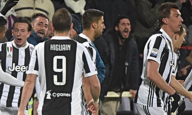 《亲女儿！《明日方舟》1／7阿米娅 报童手办开启预定》