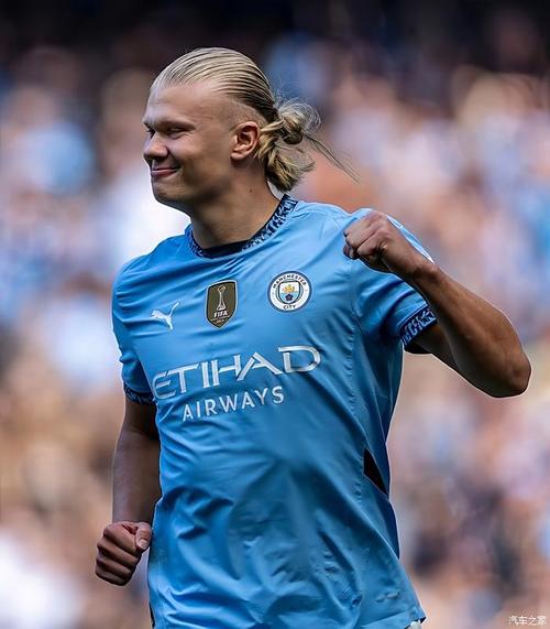 有一件事，19到20赛季拜仁拿三冠王的时候都没做到——本赛季，目前来看孔帕尼有机会