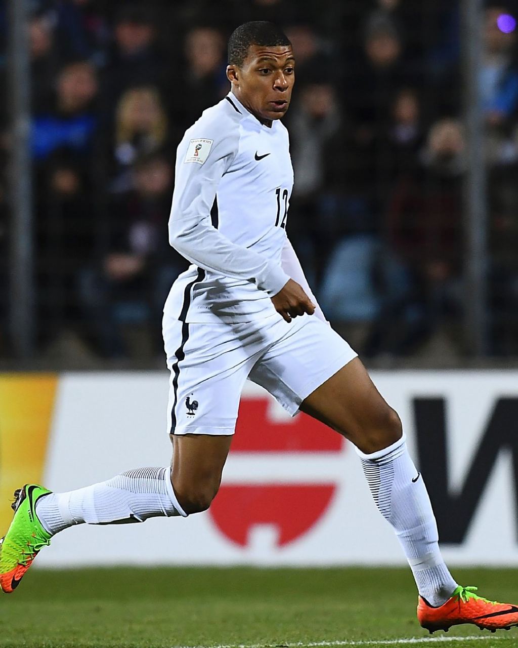 狼队年总首发更换双边，辅助三人，真正能终结AG连冠的，或许只有狼队！